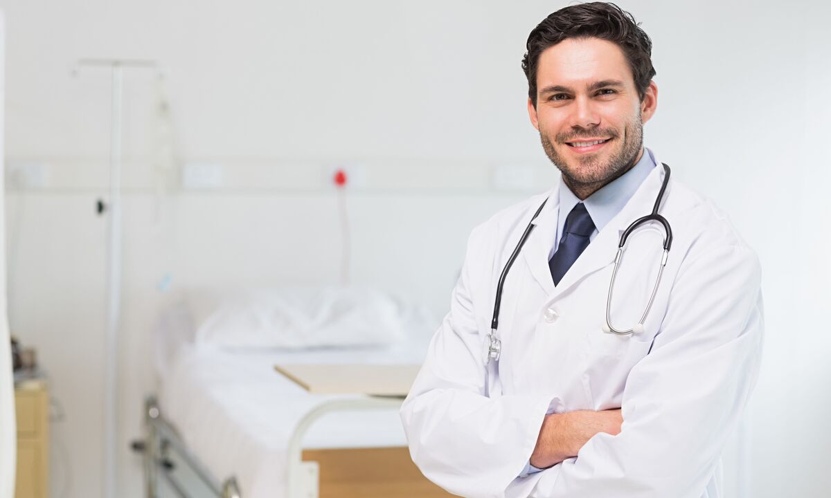 El médico prescribe medicamentos para el tratamiento de la prostatitis en función del resultado de los análisis